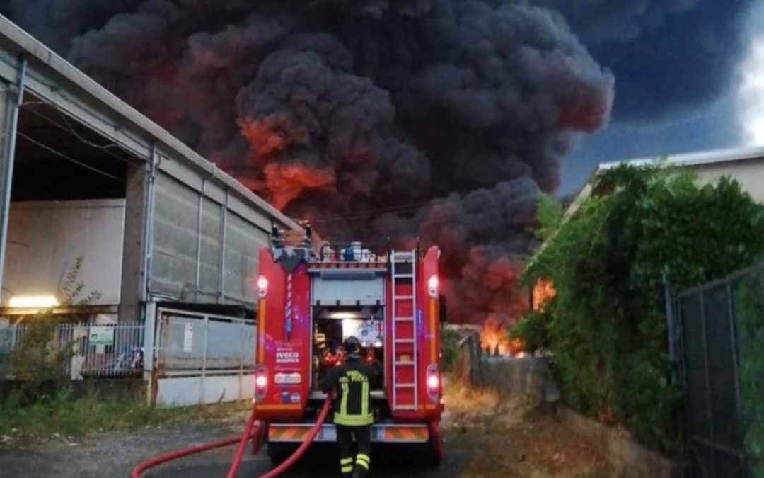 L’incendio di via Chiasserini a Milano e la terra dei fuochi lombarda